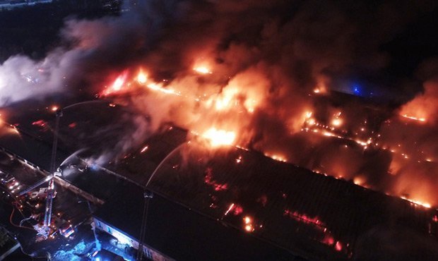 В Москве на месте сгоревшего склада обнаружены тела 8 пожарных