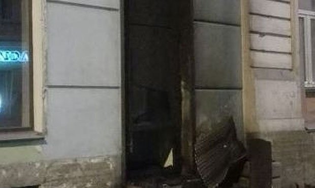В Петербурге неизвестные подожгли дверь в офис избирательного штаба Навального