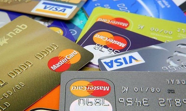 Задолженность россиян по кредитным картам выросла до 1,02 трлн рублей