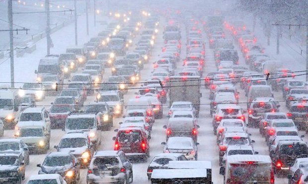 Власти Москвы предупредили автомобилистов о километровых пробках 26 декабря