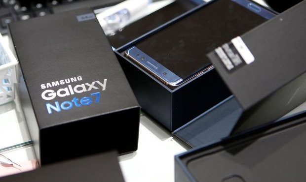 Роспотребнадзор проведет проверку по факту запрета на провоз смартфонов Galaxy Note 7 в самолетах