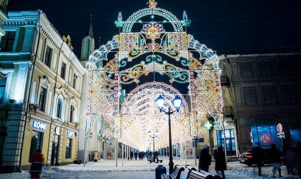 В Москве неизвестные проехали на автомобиле по пешеходной улице около Кремля