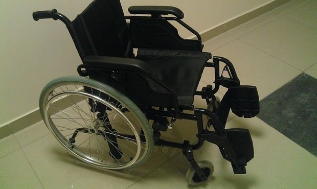 Закупка российских инвалидных кресел обходится властям дороже импортных аналогов