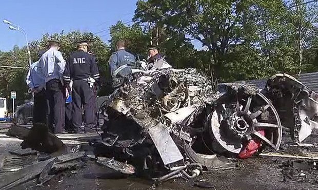 В Москве на Волоколамском шоссе столкнулись четыре автомобиля. Один из них сгорел