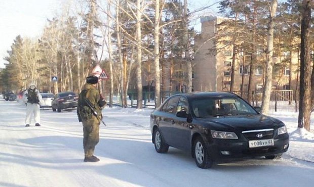 Полиция Улан-Удэ задержала по подозрению в нападении на школу трех подростков