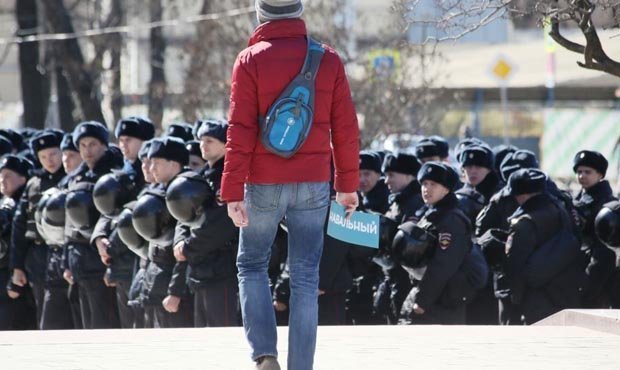 Госдума рассмотрит законопроект об ответственности за участие подростков в протестных акциях