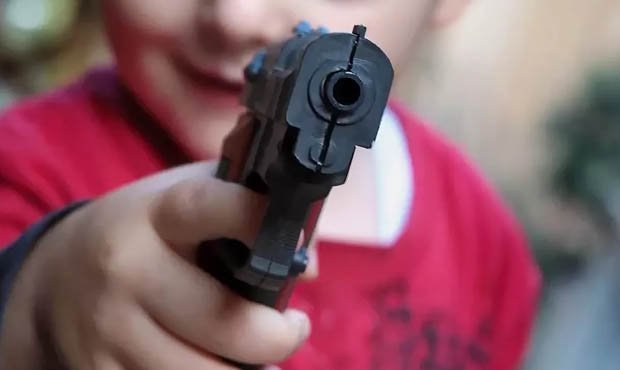 В Чечне пятилетняя девочка выстрелила себе в висок из пневматики