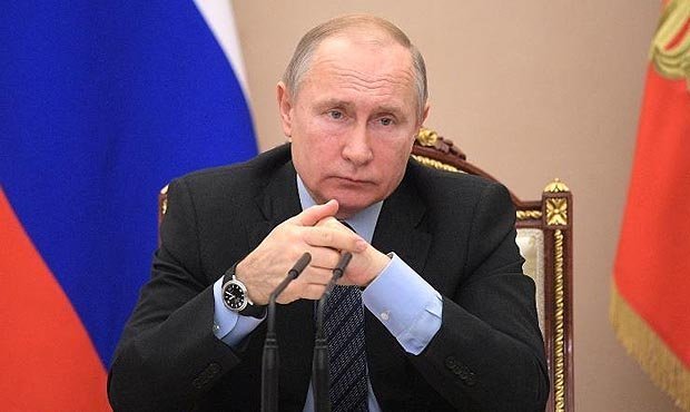 Россияне устроили флешмоб в поддержку новгородца, оштрафованного за неуважение к власти