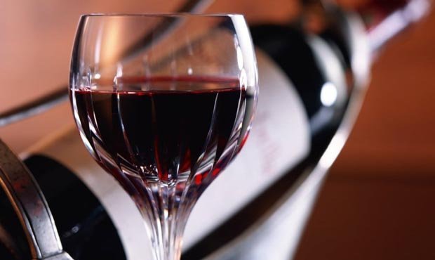 Государственным и муниципальным учреждениям запретили закупать импортное вино