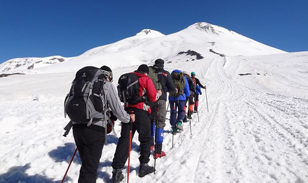 В России решили ограничить восхождение на вершины гор после гибели альпинистов на Эльбрусе 