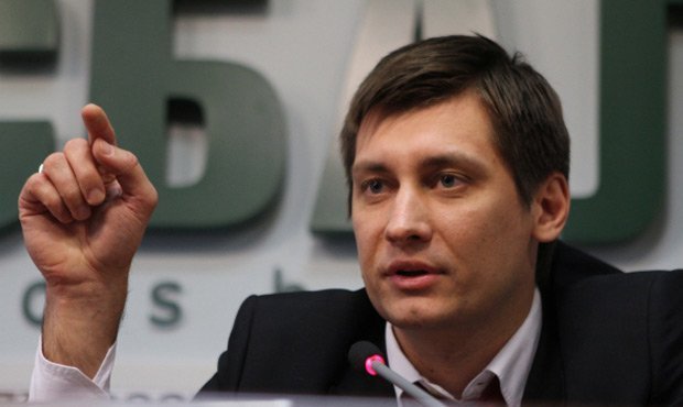 Депутат Гудков попросил проверить связь заместителя Чайки с бандой Цапков