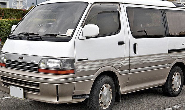 В Якутии наркоман угнал микроавтобус Toyota Hiace вместе с пассажирами