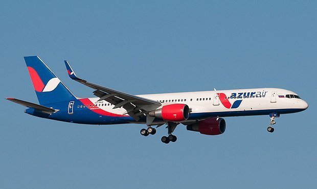 Самолет компании Azur Air развернули над Черным морем из-за неполадок