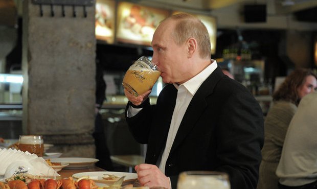 Активисты «Молодой гвардии Единой России» пожаловались на рекламу пива с Путиным  