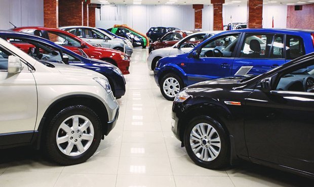 Россияне начали массово скупать автомобили из-за обвала рубля