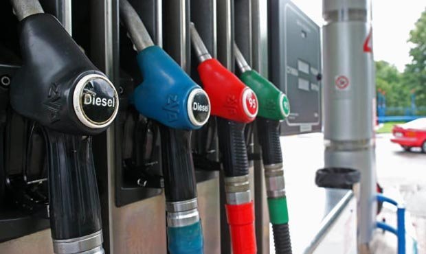 Россияне назвали рост цен на бензин следствием провальной экономической политики