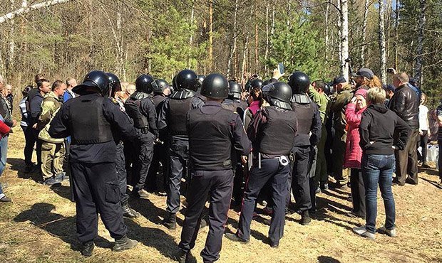 В Ликино-Дулево полиция и ОМОН жестко разогнали противников строительства мусорного завода