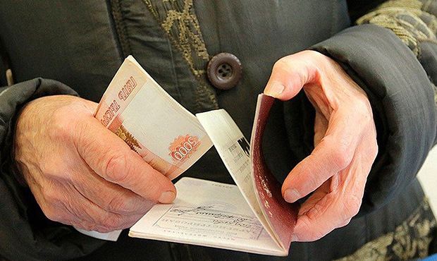 Реальные пенсии российских граждан обесцениваются восьмой месяц подряд