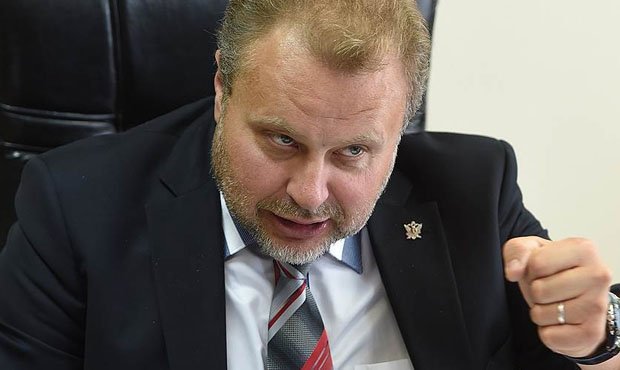 Сотрудники ФСБ провели обыски у замглавы ФСИН Олега Коршунова