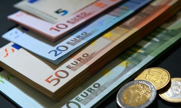 Российские банки из-за санкций ввезли в страну рекордное число наличных евро