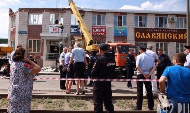 В Кемерово частично обрушилось здание торгового центра. Есть пострадавшие