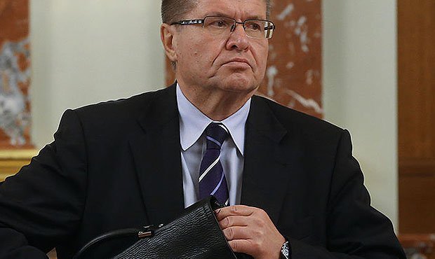 Обвиняемому в вымогательстве взятки Алексею Улюкаеву вызвали «скорую помощь»