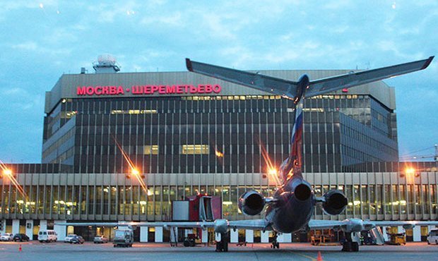 В «Шереметьево» самолет совершил экстренную посадку из-за гибели пассажирки  