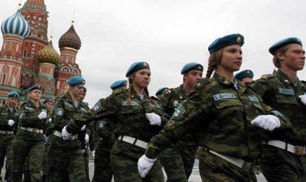 Омбудсмен предложила разрешить россиянкам проходить срочную службу в армии