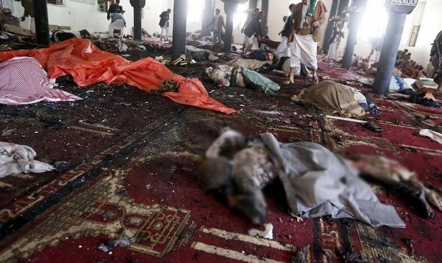 В Йемене во время молитвы в мечети подорвались два смертника. Погибли 29 человек