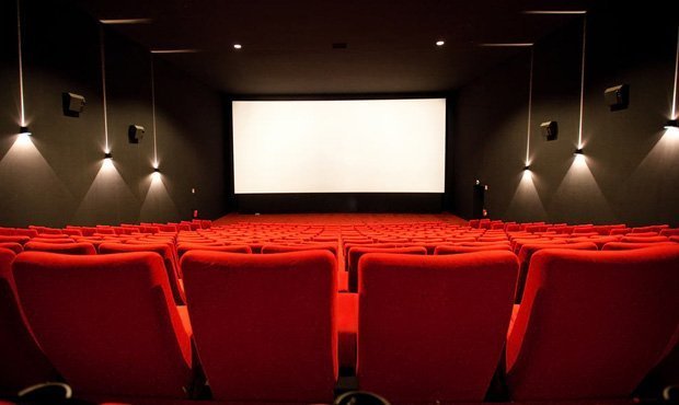 Российские кинотеатры 9 мая уберут из проката все иностранные фильмы
