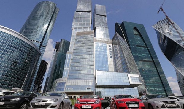 Столичные власти потратят миллиард рублей на парковочные места в «Москва-Сити»