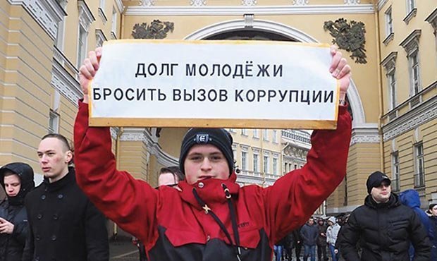 Правительство одобрило законопроект о наказании за привлечение несовершеннолетних к протесту 