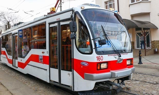 Житель Краснодара арендовал вагон трамвая и подарил землякам бесплатный проезд  
