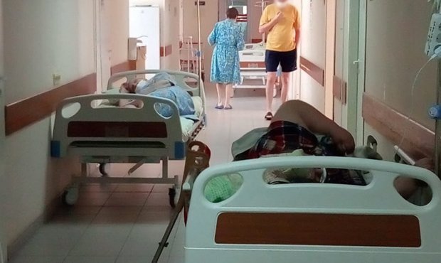 В Томске пациентам с COVID-19 из-за нехватки мест в больницах предлагают «сидячую госпитализацию»