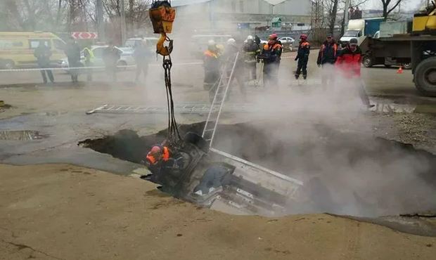 В Нижневартовске школьник провалился в яму с кипятком