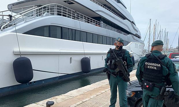 В порту Пальма-де-Майорка арестовали яхту Tango Виктора Вексельберга 