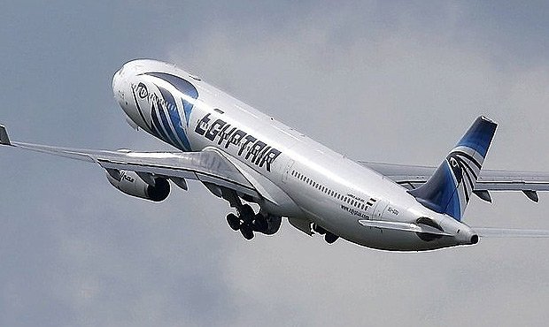 Пилоты разбившегося самолета EgyptAir пытались потушить пожар перед крушением