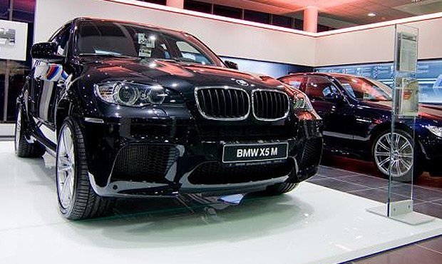 В Петербурге злоумышленники за две минуты похитили из автосалона четыре BMW