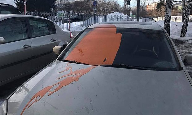 В Томске неизвестные залили краской автомобиль начальника предвыборного штаба Навального