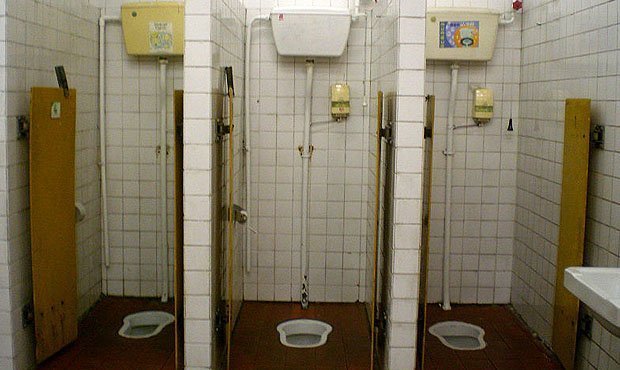 В общественном туалете на Тверской улице зарегистрировали около 300 компаний