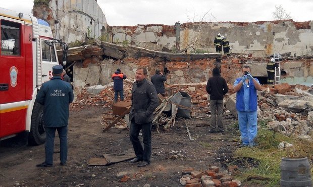 В Новосибирске обрушился цех мясокомбината. Погиб один рабочий, еще трое пострадали 