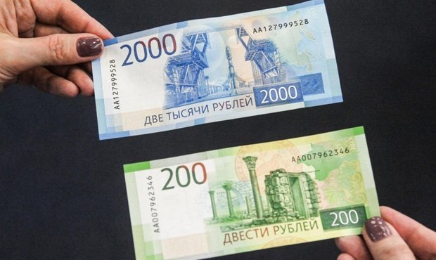 Продавцам пригрозили штрафами за отказ принимать к оплате купюры в 200 и 2000 рублей