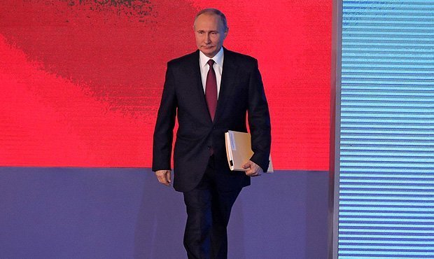 Президент Владимир Путин призвал минимум в два раза снизить уровень бедности в стране