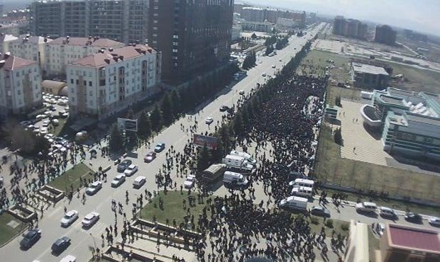 В Магасе более 10 тысяч человек вышли на митинг против изменения регионального закона о референдуме  