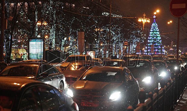 ЦОДД предупредил автомобилистов об осложнении дорожной обстановки из-за новогодних праздников