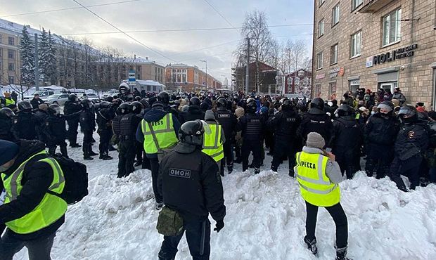 Журналистов во время работы на протестных акциях обяжут носить нагрудные знаки и получать QR-коды