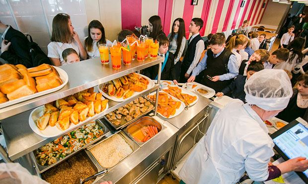 Связанные с «поваром Путина» фирмы получили контракты на организацию питания в школах на 30 млрд рублей