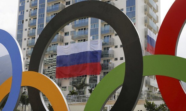 В Олимпийской деревне в Рио неизвестные сорвали российские флаги