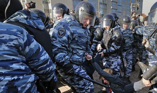 Задержанные на митинге «Он вам не Димон» пожаловались на нарушение своих прав