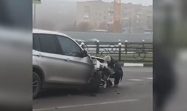 В Ростовской области пьяный судья совершил ДТП, снял номера с машины и установил новые